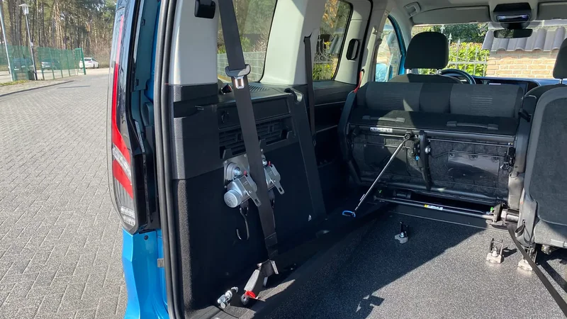 VW Caddy Maxi Life, neuer Rollstuhlumbau, Automatik